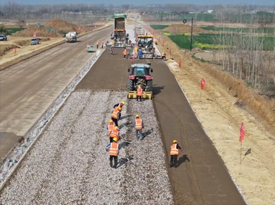 正進行連續(xù)梁懸臂掛籃施工!跨京臺高速大橋預(yù)計今年9月合龍