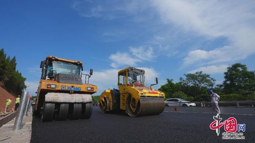 川內(nèi)唯一 交通運輸部首批科研監(jiān)測點 g42滬蓉高速公路觀測點路面施工完成