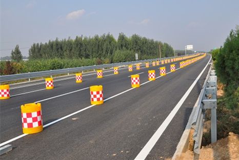 揭秘高速路不裝路燈的兩點真相，十年老司機才懂